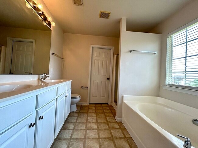 Building Photo - 3029 Azalea Hills Dr