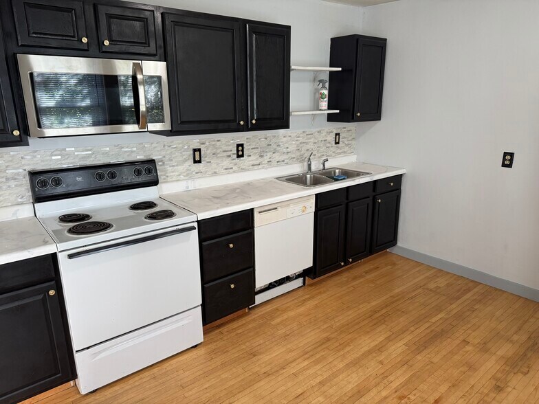 Building Photo - 730 Como Ave