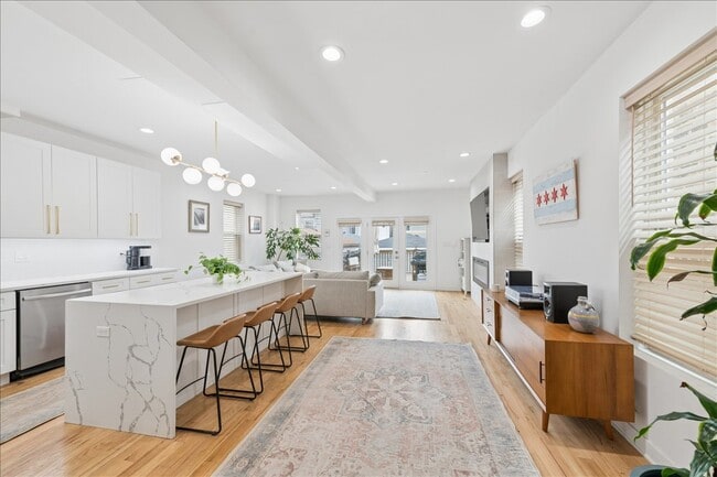 Building Photo - 3424 W Beach Ave