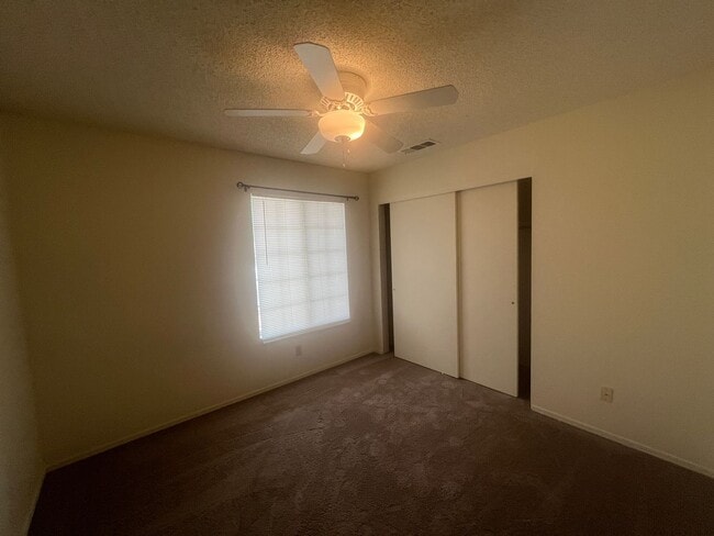 Building Photo - NICE 3 BEDROOM IN RITA RANCH WITH GREAT FL...