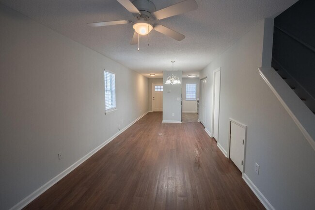 Building Photo - 942 Bonham Ave