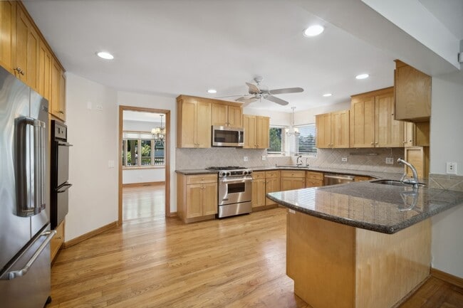 Building Photo - 3404 Linneman St