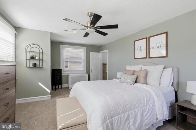 Building Photo - 1637 Locust St