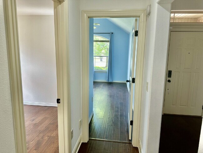 Building Photo - 5811 S 67th St