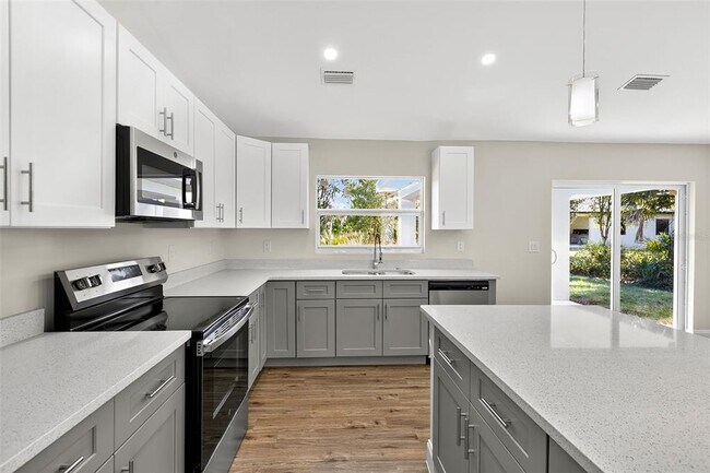 Building Photo - 486 Celeste St