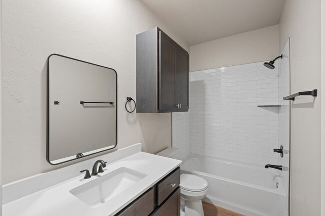 Building Photo - 707 Jentry Dr
