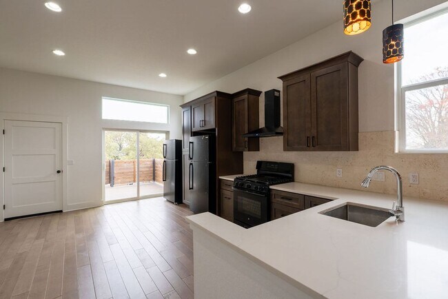 Building Photo - Tip Tier Views at this Beautiful 4 bedroom, 3 bathroom home in Central East Austin!!!