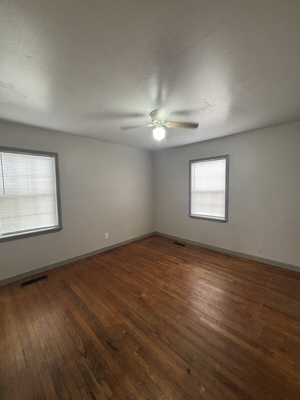 Building Photo - 310 Monroney Dr