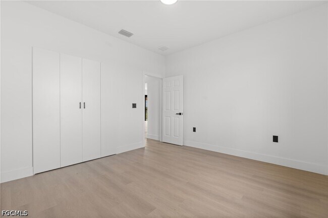 Building Photo - 8033 Oakleaf Cir