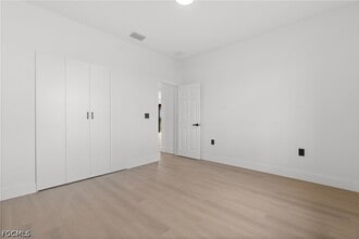 Building Photo - 8033 Oakleaf Cir