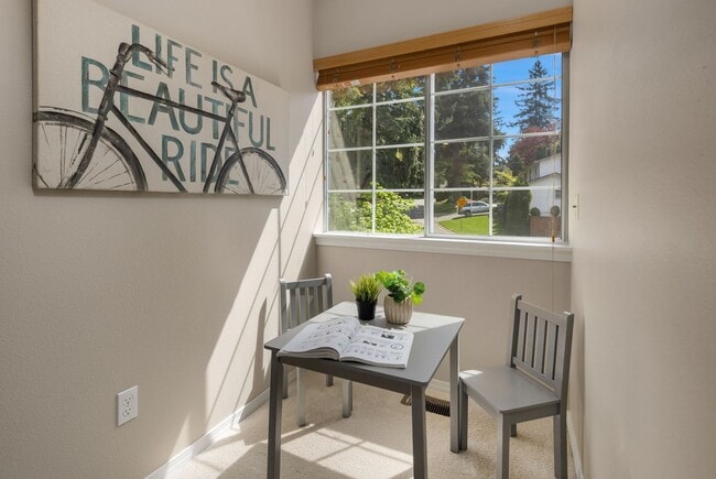 Building Photo - Beautiful home with 5 beds, 3.5 baths for ...