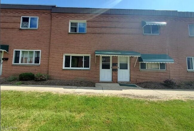 Primary Photo - 215 Dalepark Dr