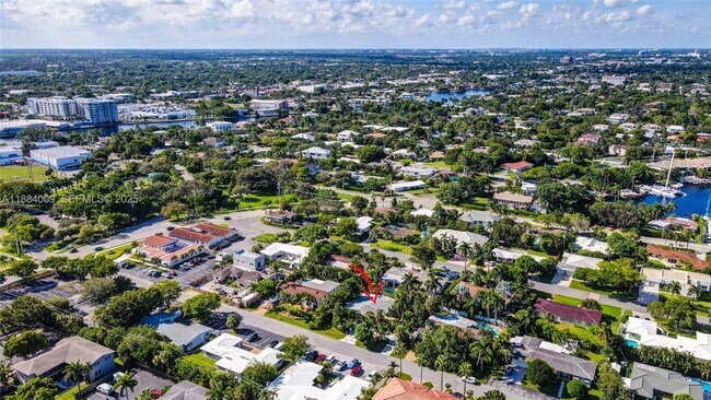 Building Photo - 2601 NE 11th Ct