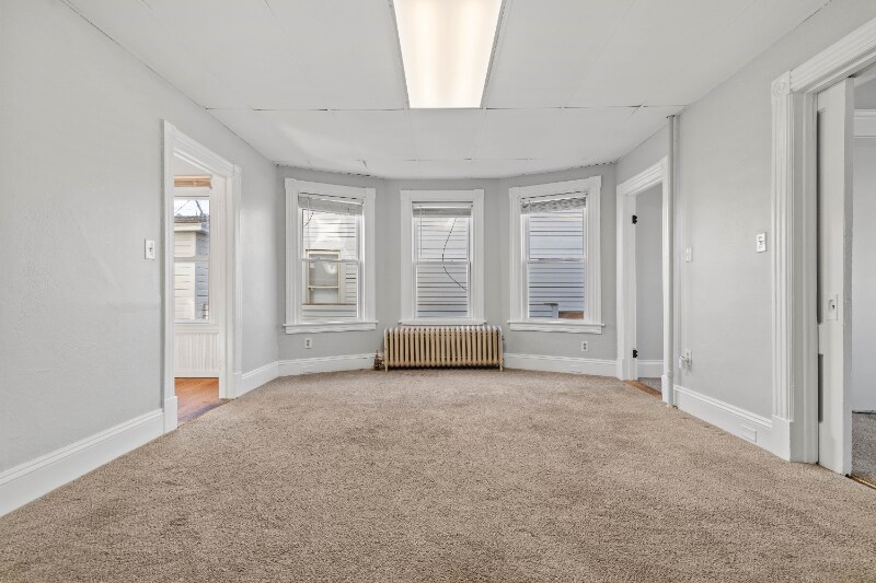 Building Photo - 912-914 Bank St