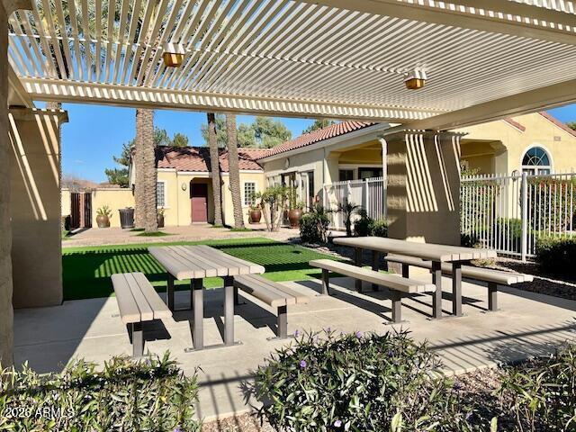 Building Photo - 3340 E Franklin Ave