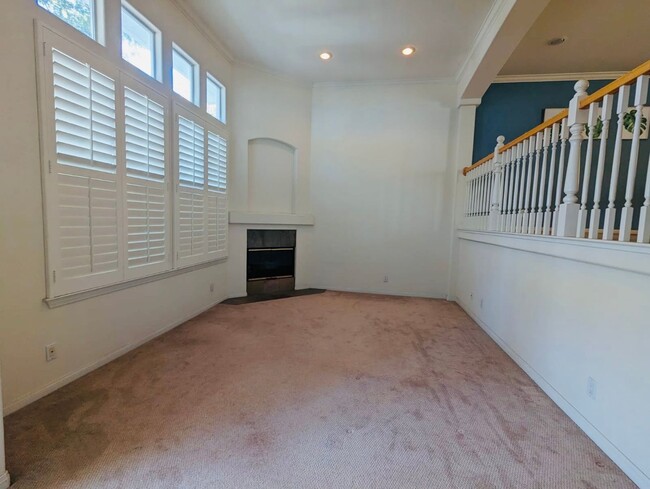 Building Photo - Amazing Downtown Torrance! - 3 bd / 2.5 ba...