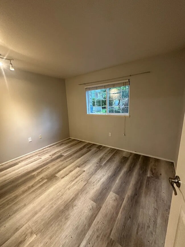 Building Photo - 25235 SE Klahanie Blvd