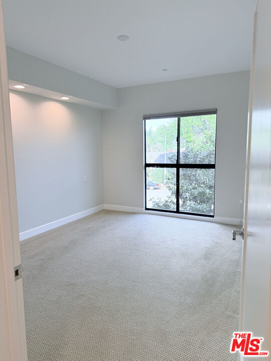 Building Photo - 5015 Balboa Blvd