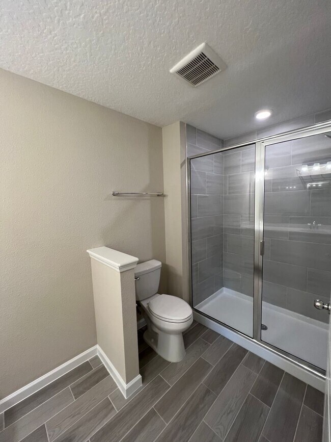 Building Photo - Newer Home just Minutes from Beach and May...