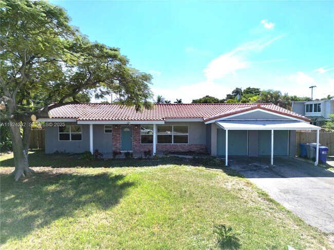 Building Photo - 912 NE 9th Ct