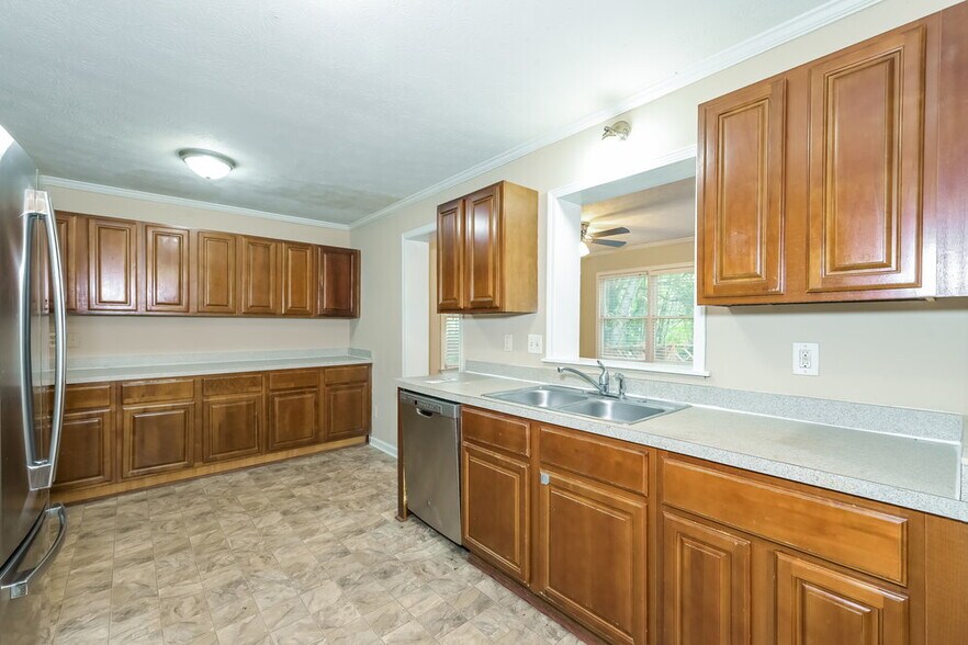 Building Photo - 1560 Cherry Hill Ct SW