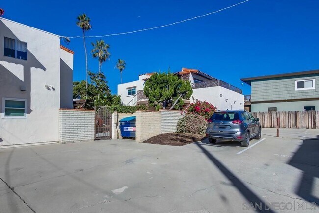 Building Photo - 709 Agate St