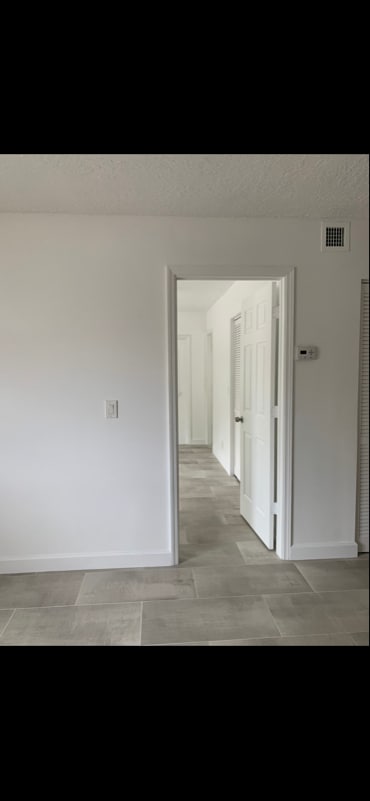 Building Photo - 306 E Ocean Ave