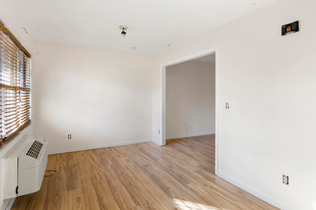 Building Photo - 4516 Greentree Rd