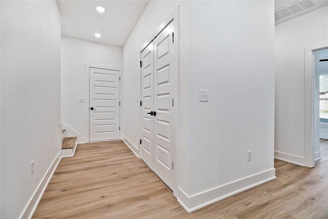 Building Photo - 4 Savidge Cir