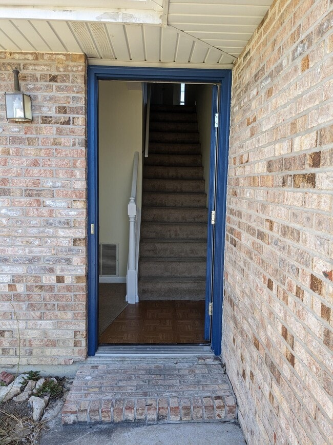 Building Photo - 2411 Carnation Dr