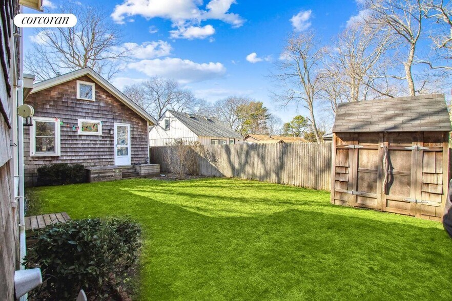 Building Photo - 56 Pine Neck Ave