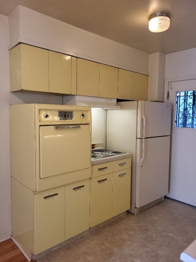 Building Photo - 700-722 Gordon Avenue