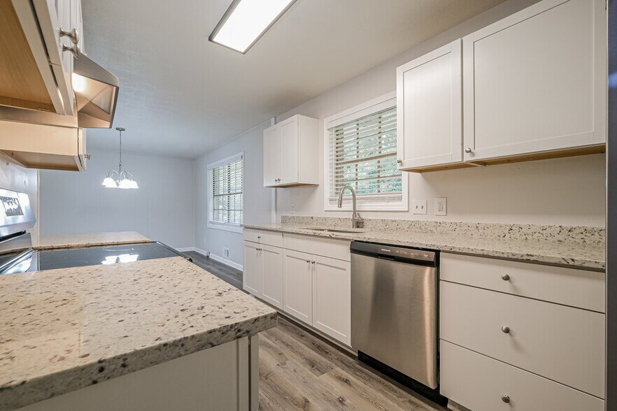 Building Photo - 2255 Emerald Castle Dr