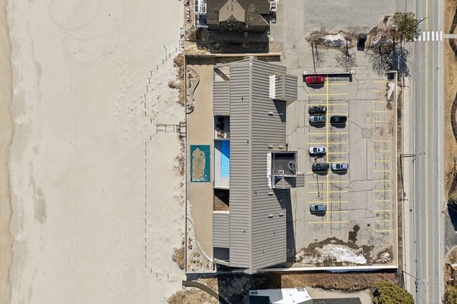 Building Photo - Fully Furnished Oceanfront 2 bed/2 bath