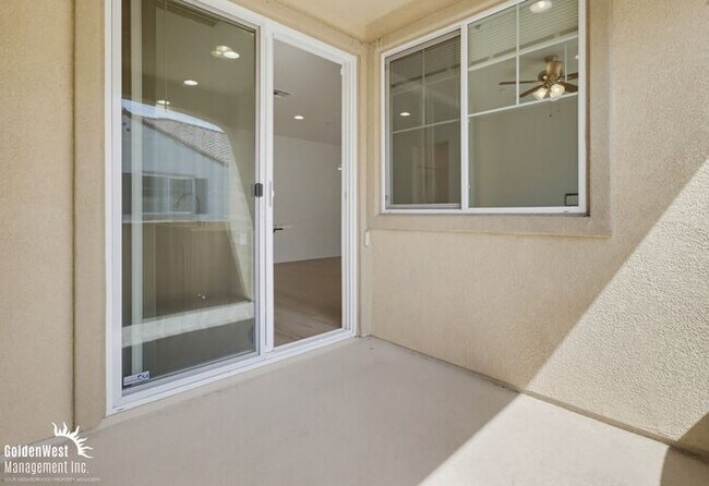 Building Photo - Modern 2Bdm 2Ba Condo in Desirable Chula Vista Community!