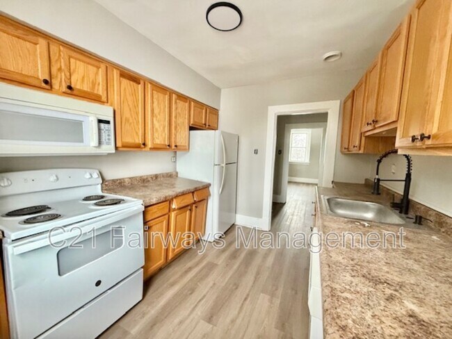 Building Photo - 1907 Delaware Ave