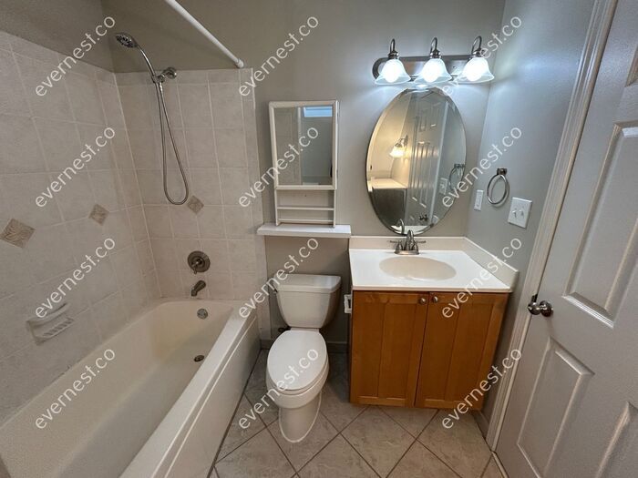 Building Photo - 2771 Skyland Dr NE
