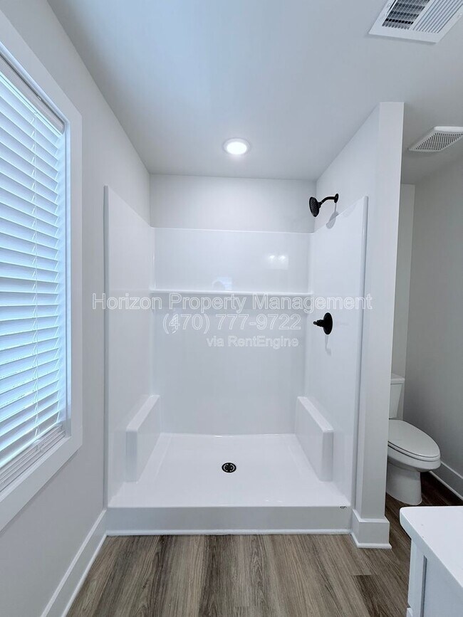 Building Photo - 2550 Valient Dr
