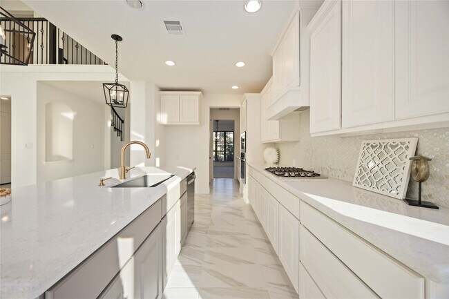 Building Photo - 2215 Falling Fig Ln