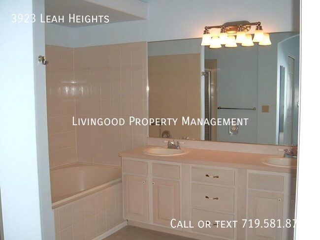 Building Photo - 3923 Leah Heights