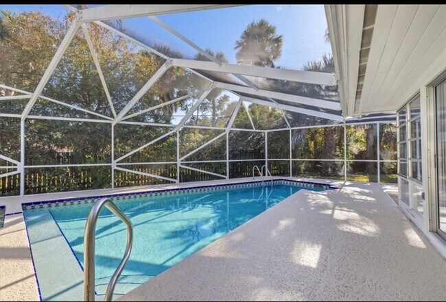 Building Photo - 2 Bedroom 2 Bath Pool Home for Rent