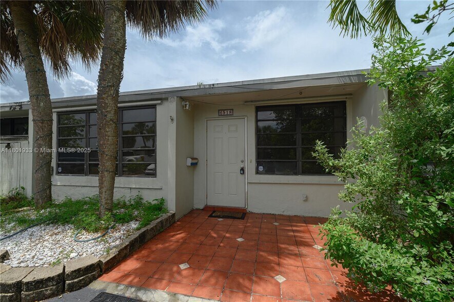 Building Photo - 6518 Miami Lakes Dr
