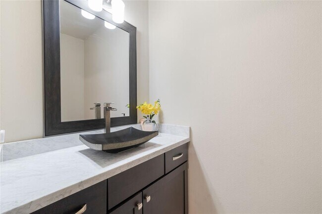 Building Photo - 5104 Alonso Dr