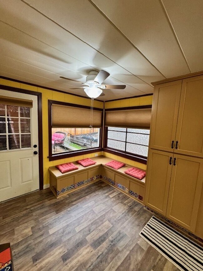 Building Photo - SHAS2352