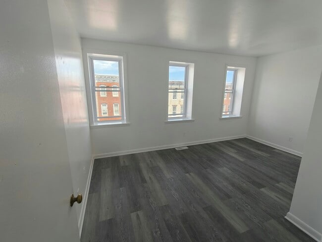 Building Photo - 1336 N Carey St