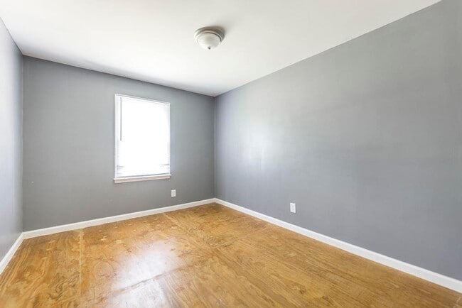 Building Photo - 1032 Taylors Mill Rd