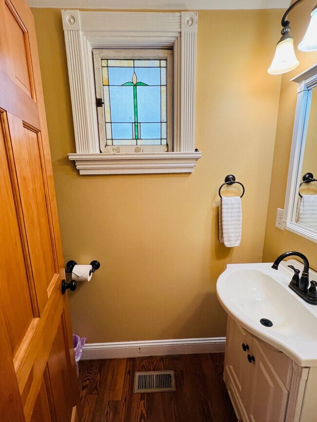 Building Photo - 3209 W Fairview Pl