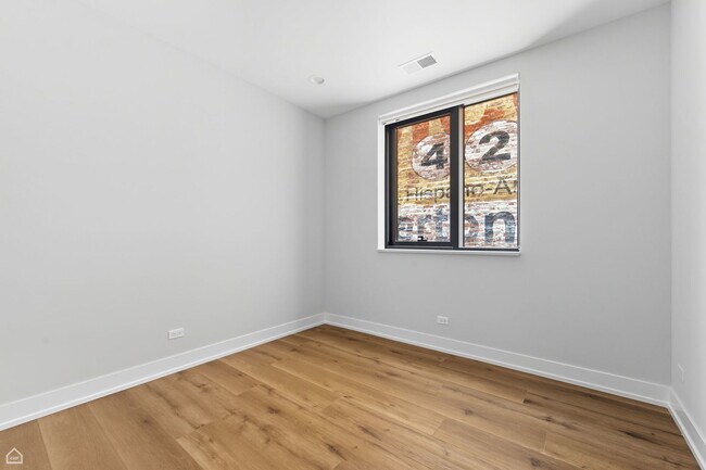Building Photo - 2354 N Washtenaw Ave
