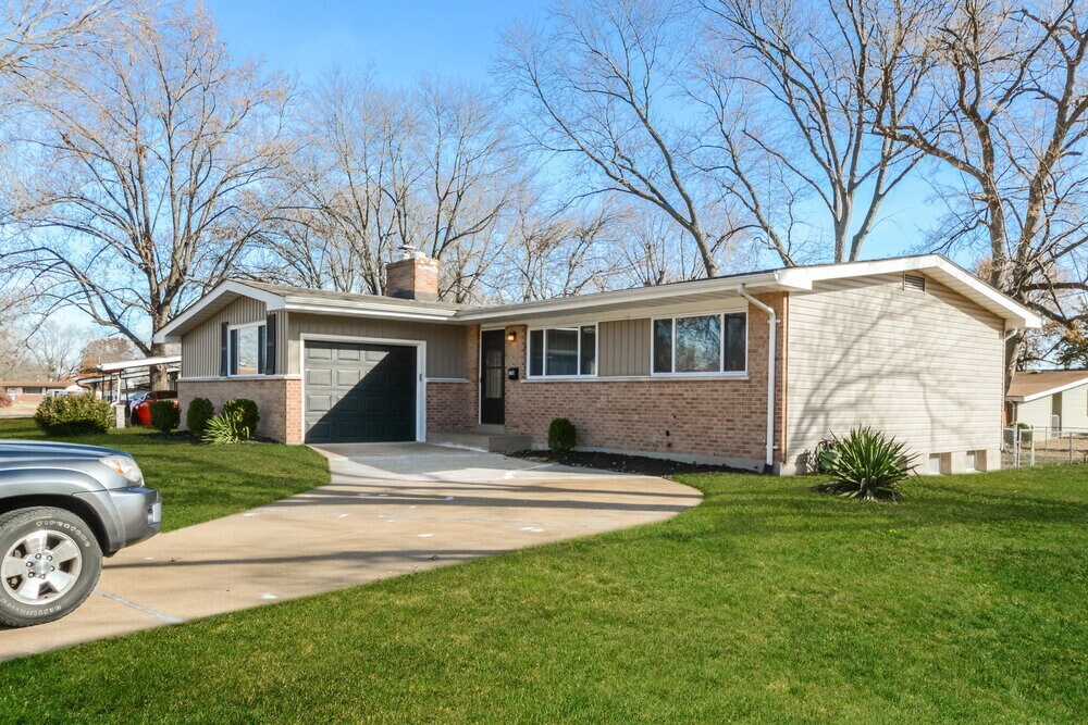 Building Photo - 730 Loyola Dr