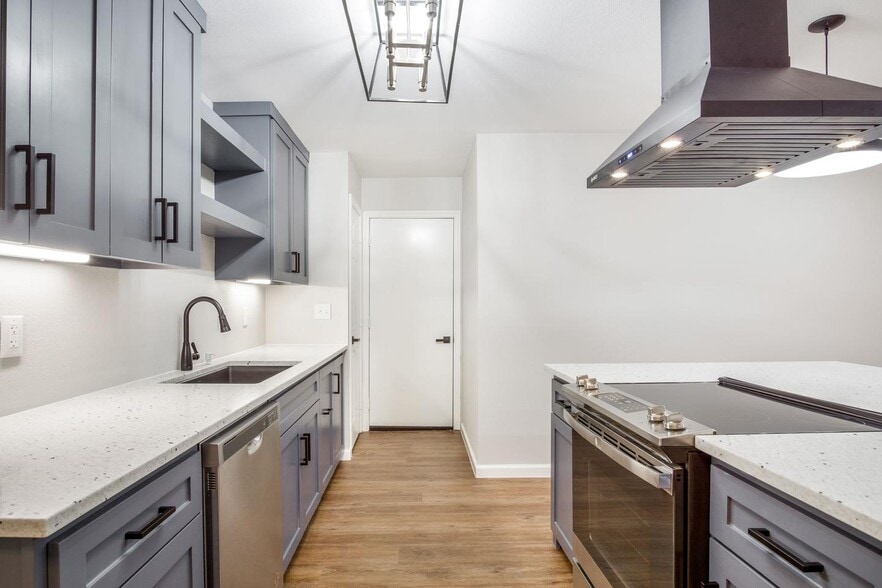 Building Photo - Sleekly updated Richardson home with shady backyard & patio